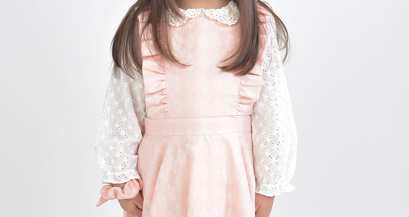 子供用ギフトにぴったりな洋服「アリスワンピース」の写真